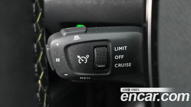 Peugeot e-2008 2세대 EV GT, 2022 19