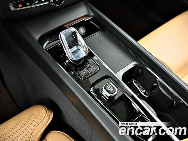 Volvo XC60 2세대 T8 Ultra Bright, 2025 9