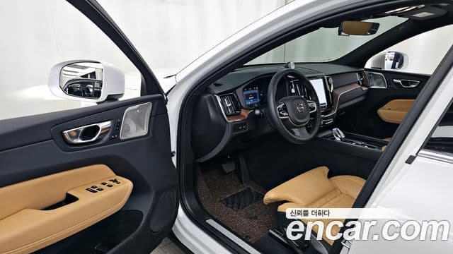 Volvo XC60 2세대 T8 Ultra Bright, 2025 10