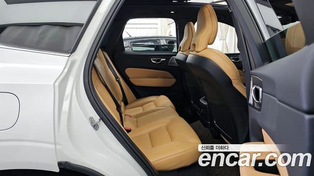 Volvo XC60 2세대 T8 Ultra Bright, 2025 12