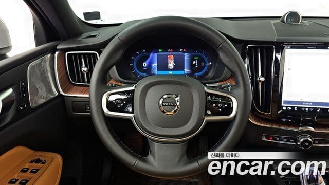 Volvo XC60 2세대 T8 Ultra Bright, 2025 13
