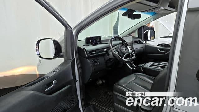 Hyundai Staria Modern, 2023 10