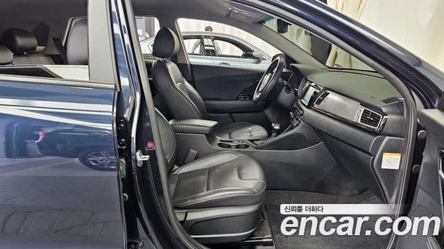 Kia Niro Prestige, 2018 11