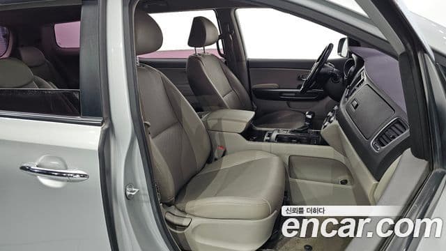 Kia All New Carnival Luxury, 2017 10