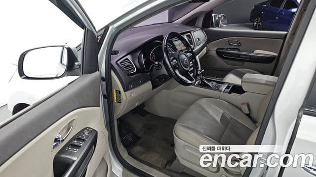 Kia All New Carnival Luxury, 2017 11