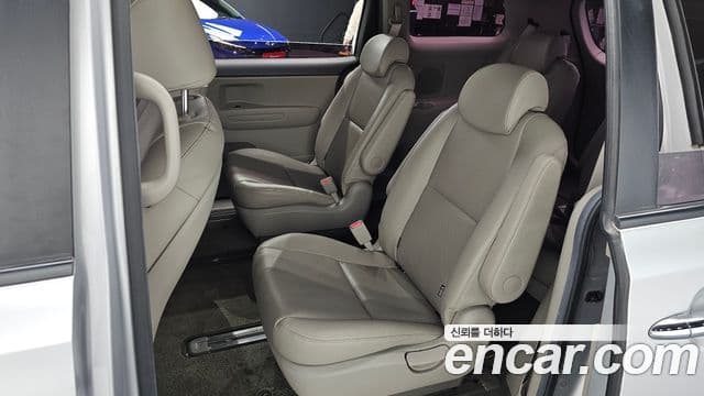 Kia All New Carnival Luxury, 2017 12