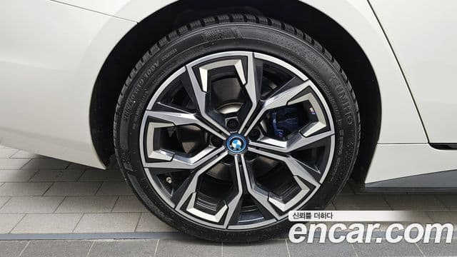 BMW i4 eDrive40 M Sport Pro, 2023 все фото