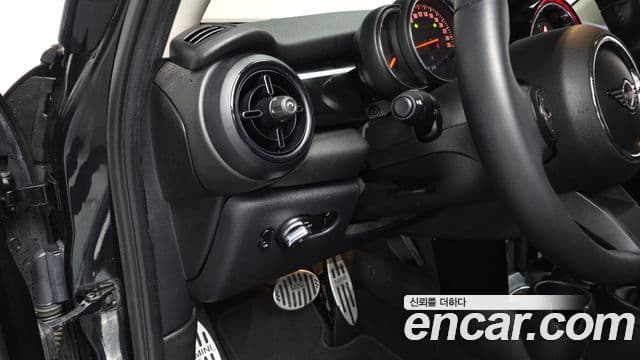 Mini Cooper 3세대, 2023 13