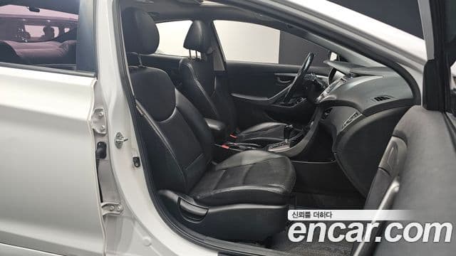 Hyundai Avante MD M16 GDI Avenue, 2013 10