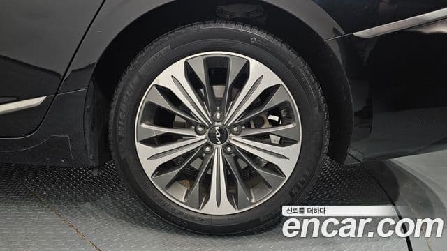 Kia K8 гибрид Signature, 2022 все фото