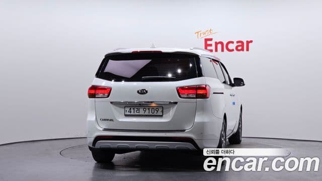 Kia All New Carnival Luxury, 2015 4