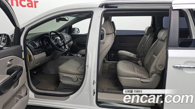 Kia All New Carnival Luxury, 2015 10