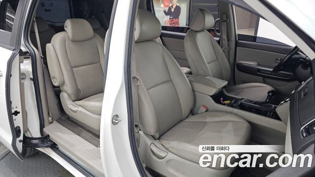 Kia All New Carnival Luxury, 2015 11