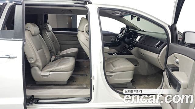 Kia All New Carnival Luxury, 2015 12