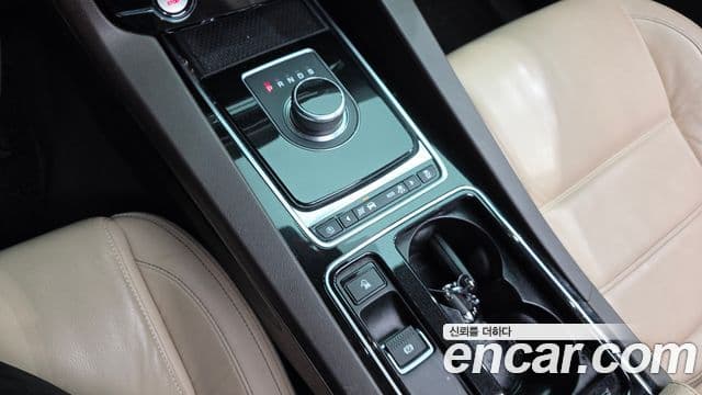 Jaguar F-PACE Prestige, 2018 9