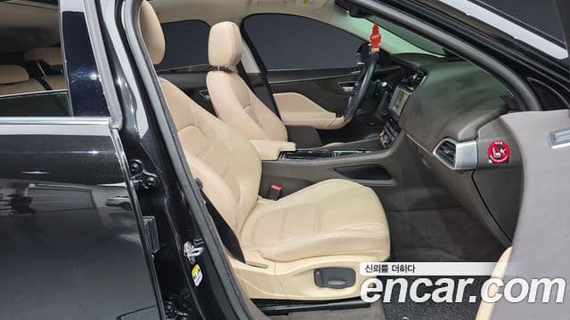 Jaguar F-PACE Prestige, 2018 11