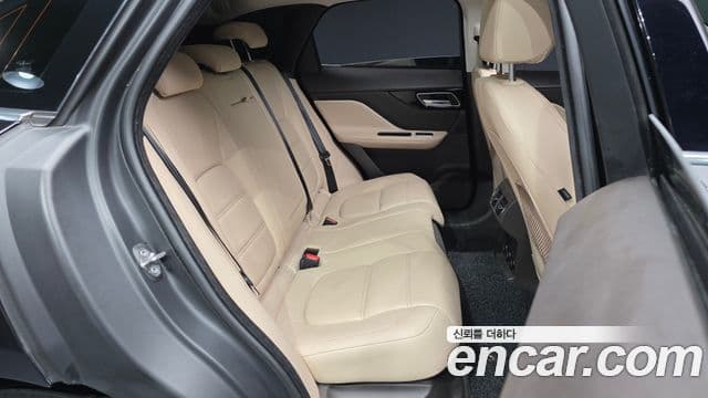 Jaguar F-PACE Prestige, 2018 12