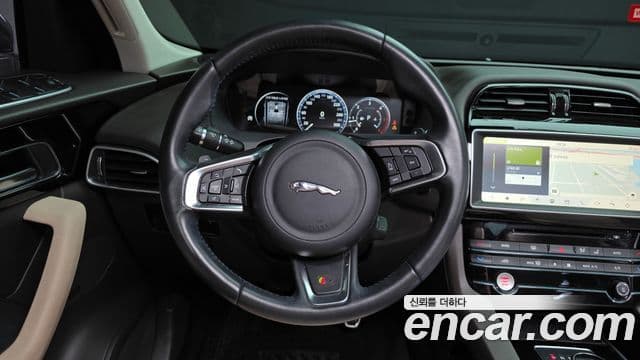 Jaguar F-PACE Prestige, 2018 13