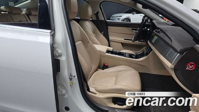 Jaguar XF (X260) Prestige, 2018 10