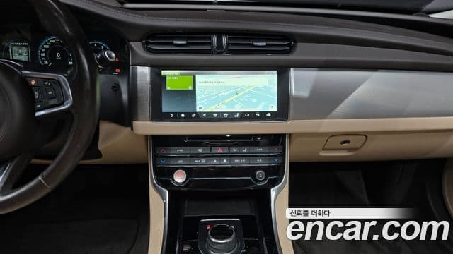 Jaguar XF (X260) Prestige, 2018 15