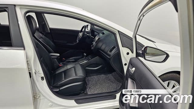 Kia K3 Trendy, 2013 10