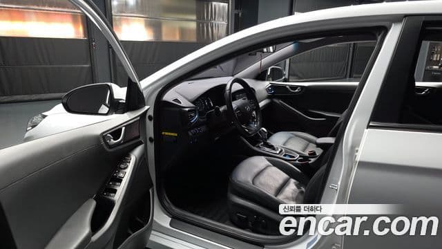 Hyundai Ioniq гибрид, 2018 10