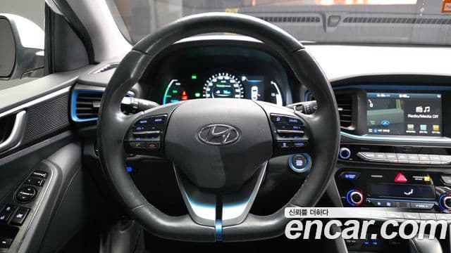 Hyundai Ioniq гибрид, 2018 13