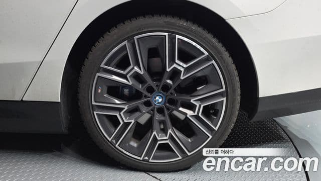BMW 5시리즈 (G60) 530e M Sport, 2025 все фото