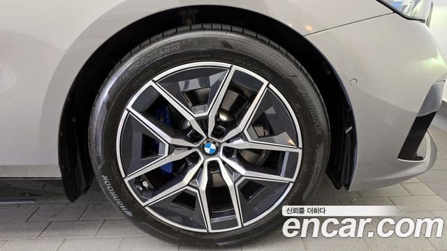 BMW 5시리즈 (G60) 520i M Sport, 2025 все фото