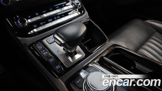 Genesis EQ900 Prestige, 2018 9