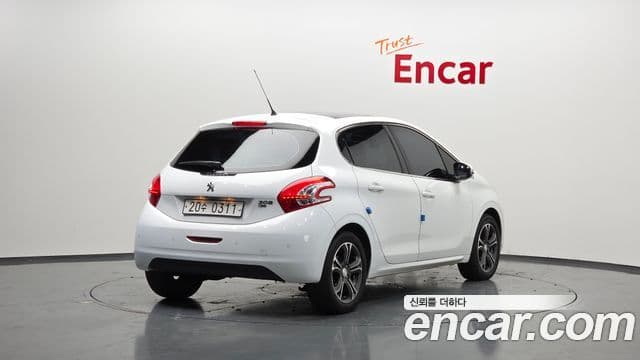 Peugeot 208 1.6 e-HDi Felline 5도어, 2016 2