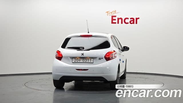 Peugeot 208 1.6 e-HDi Felline 5도어, 2016 4