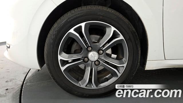 Peugeot 208 1.6 e-HDi Felline 5도어, 2016 все фото