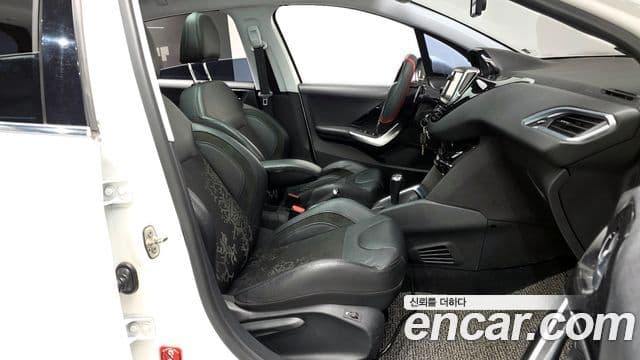 Peugeot 208 1.6 e-HDi Felline 5도어, 2016 11