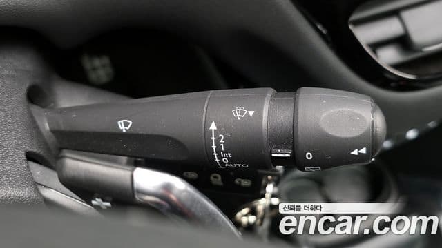 Peugeot 208 1.6 e-HDi Felline 5도어, 2016 18