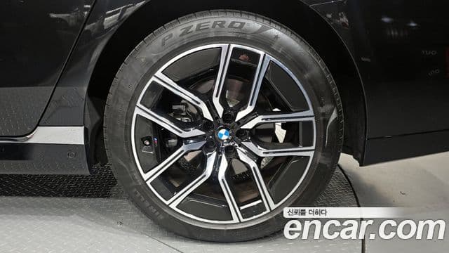 BMW 7시리즈 (G70) 740i xDrive M Sport, 2025 все фото