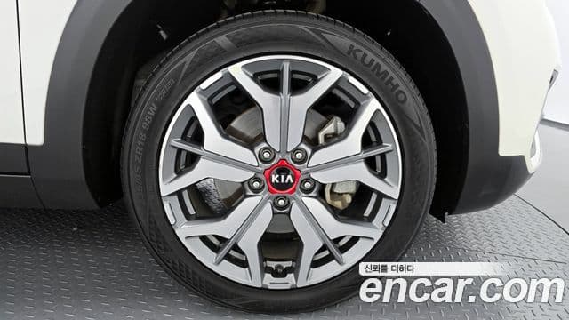 Kia Seltos Signature, 2021 все фото