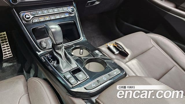 Hyundai Grandeur IG 3.0 LPi Exclusive (арендный автомобиль), 2018 9