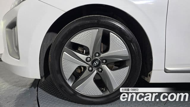 Hyundai The / новый New Ioniq гибрид Q, 2020 все фото