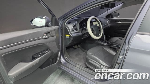 Hyundai Avante AD 1.6 GDI Value Plus, 2017 10