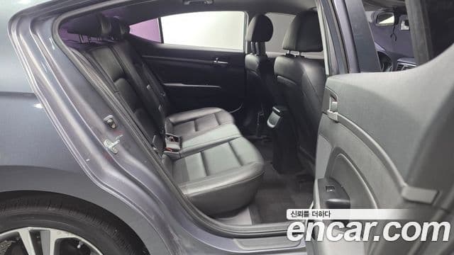 Hyundai Avante AD 1.6 GDI Value Plus, 2017 12