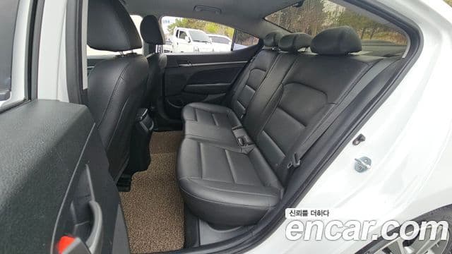 Hyundai Avante AD 1.6 GDI Value Plus, 2018 12