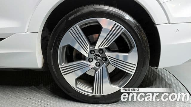 Audi e-Tron 55 Quattro Sportback, 2021 все фото