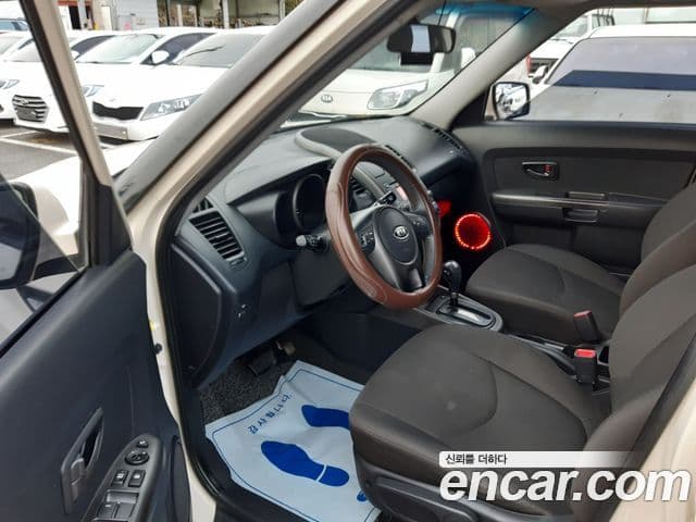 Kia Soul люксовая версия, 2009 8