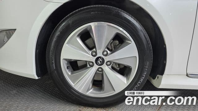 Hyundai Sonata гибрид Royal, 2013 все фото