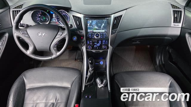 Hyundai Sonata гибрид Royal, 2013 7