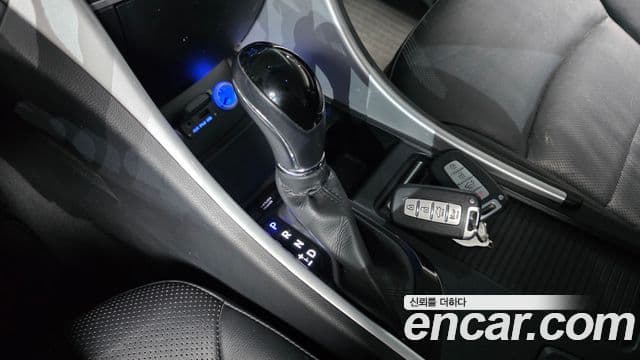 Hyundai Sonata гибрид Royal, 2013 9