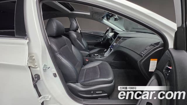 Hyundai Sonata гибрид Royal, 2013 10