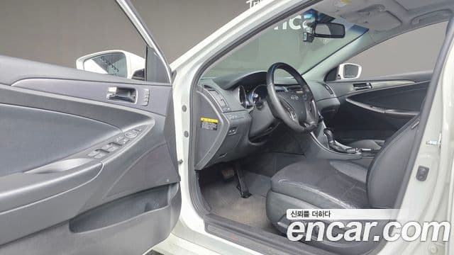 Hyundai Sonata гибрид Royal, 2013 12