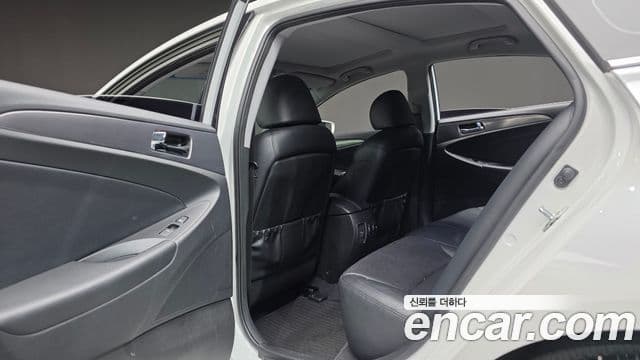 Hyundai Sonata гибрид Royal, 2013 17